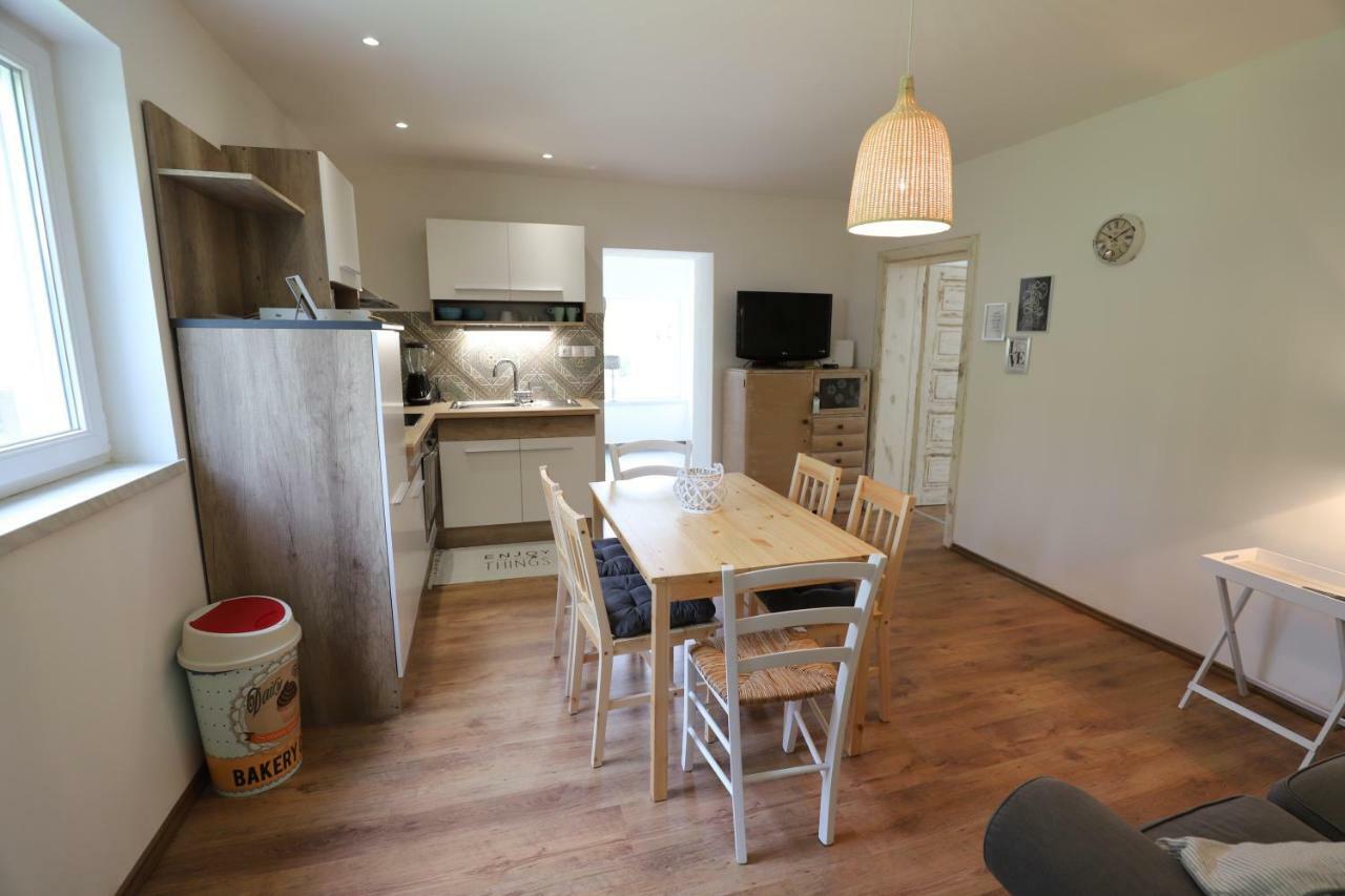 Adventure Cottage With Pool And Big Garden ブレッド エクステリア 写真