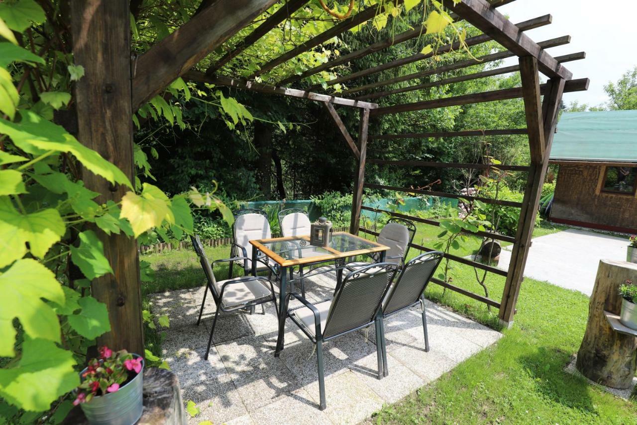 Adventure Cottage With Pool And Big Garden ブレッド エクステリア 写真